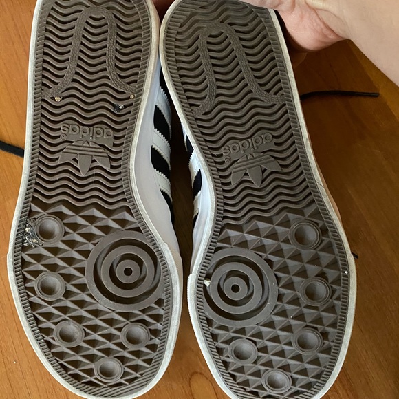 EUC Adidas sneakers - Picture 4 of 7